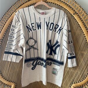New York Yankees Pinstripe Graphic Tee - Navy & Cream